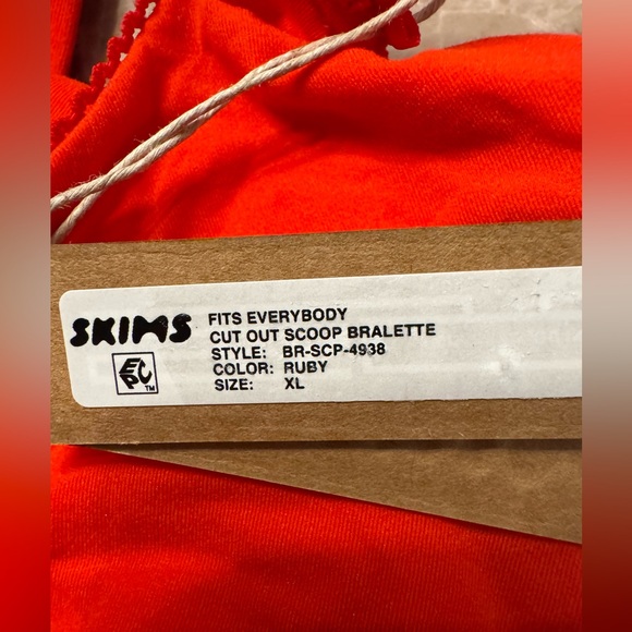 SKIMS FITS EVERYBODY CUT OUT SCOOP BRALETTE SIZE XL - Picture 3 of 7